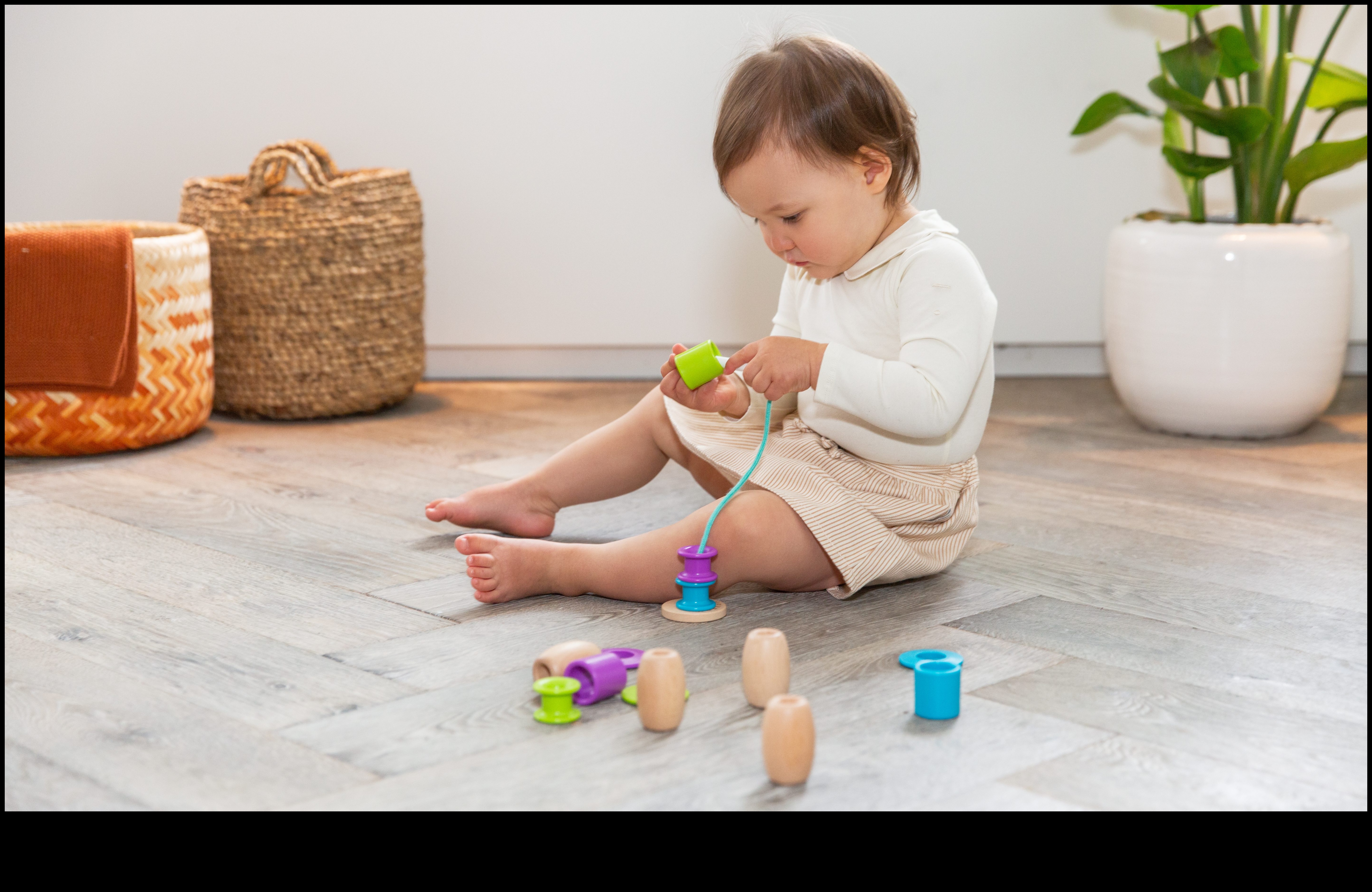 Atklājiet, spēlējiet, atkārtojiet: svarīgas rotaļlietas mazuļa attīstībai