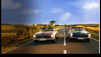 Braukšana ar klasiku: seno luksusa automašīnu mūžīgais valdzinājums