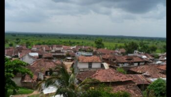 Skats uz ciematu un pilsētu: burvīgs un gleznains